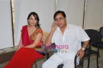 Jagjit Singh, Manesha Agarwal at the launch of Manesha Agarwal_s album Padaro Mhare Dess.. in Parel on 2ns May 2011 (37).JPG